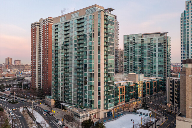 The Shore Club in Jersey City, NJ - Foto de edificio - Building Photo