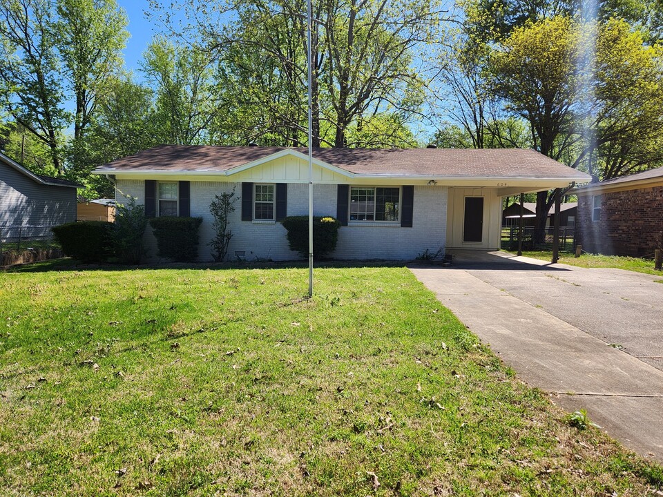 604 Pamela Dr in Jacksonville, AR - Building Photo