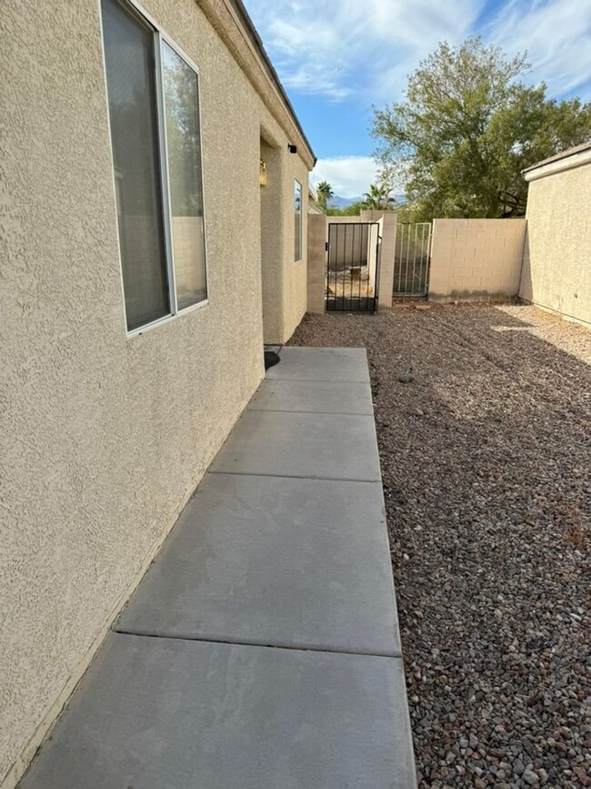 5917 Oakton St in Las Vegas, NV - Building Photo - Building Photo