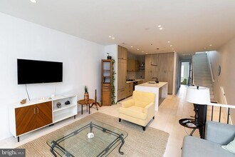 1321 Monroe St NW in Washington, DC - Building Photo - Building Photo