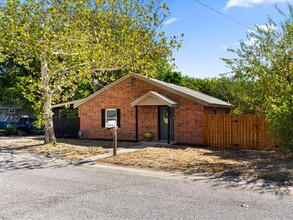 901 S Lane St in Decatur, TX - Building Photo - Building Photo