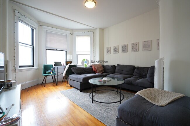 41 Joy St