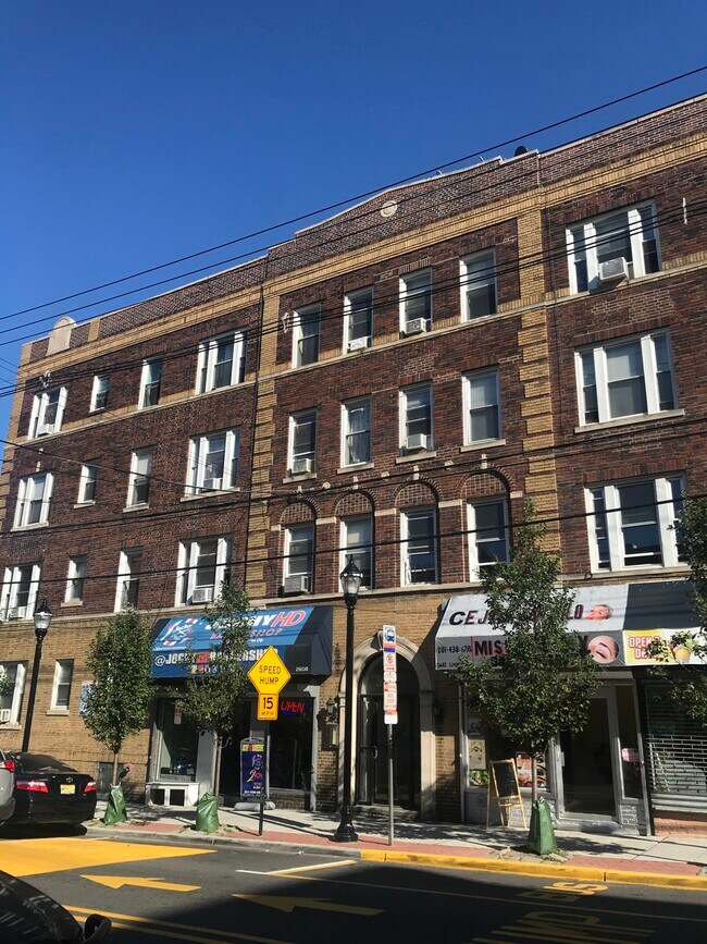 2600 Summit Ave Apartments and Nearby Union City Apartments For Rent