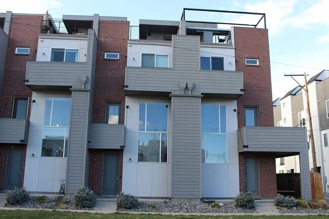 3265 W 17th Ave in Denver, CO - Building Photo - Building Photo