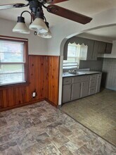 19 Charles St, Unit Spacious 1-Bedroom Apt in Dravosburg, PA - Foto de edificio - Building Photo