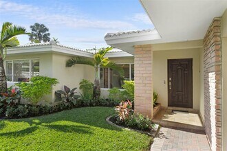 6140 Pine Tree Dr in Miami Beach, FL - Building Photo - Building Photo