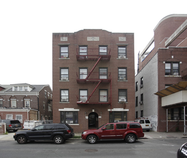 41-26 Gleane St in Flushing, NY - Foto de edificio - Building Photo