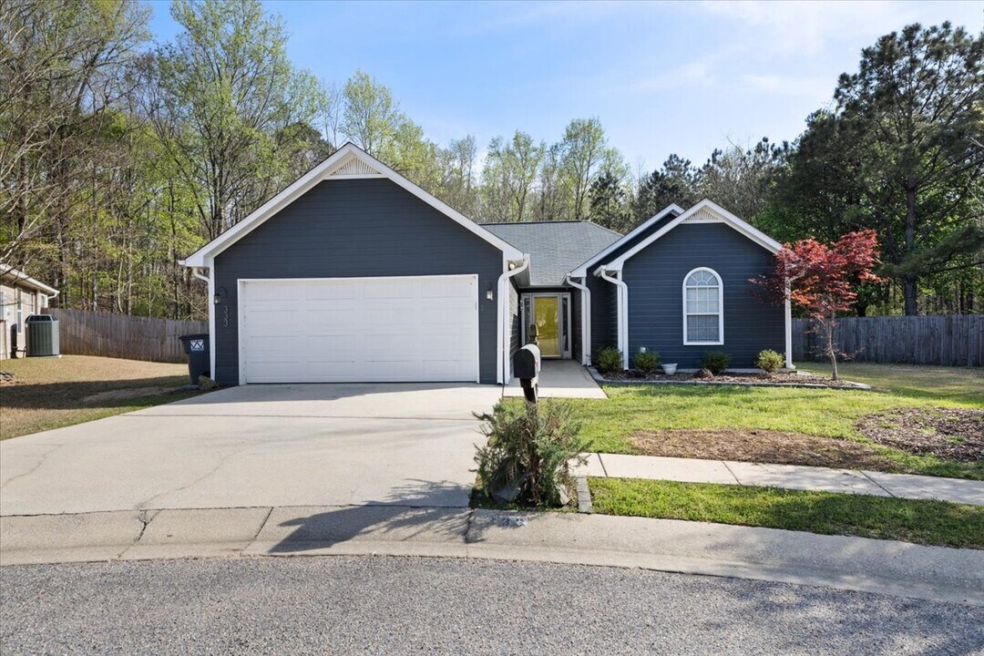 333 St Charles Way in Helena, AL - Building Photo