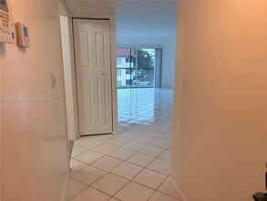 4172 Inverrary Dr in Lauderhill, FL - Building Photo - Building Photo