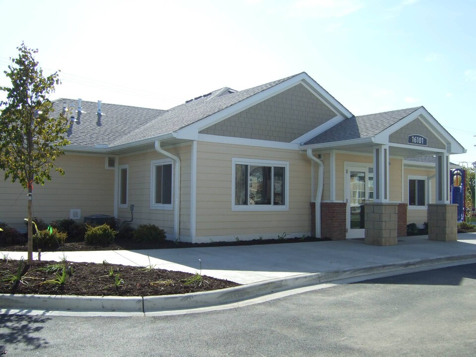 Lakeshore Beach in Cleveland, OH - Building Photo