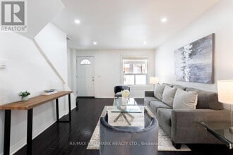 106 Willow Ave in Toronto, ON - Building Photo - Building Photo