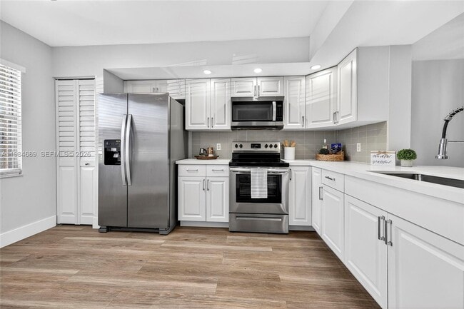 12701 SW 14th St in Pembroke Pines, FL - Building Photo - Building Photo