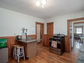 54 Upland Rd, Unit 2 in Somerville, MA - Foto de edificio - Building Photo