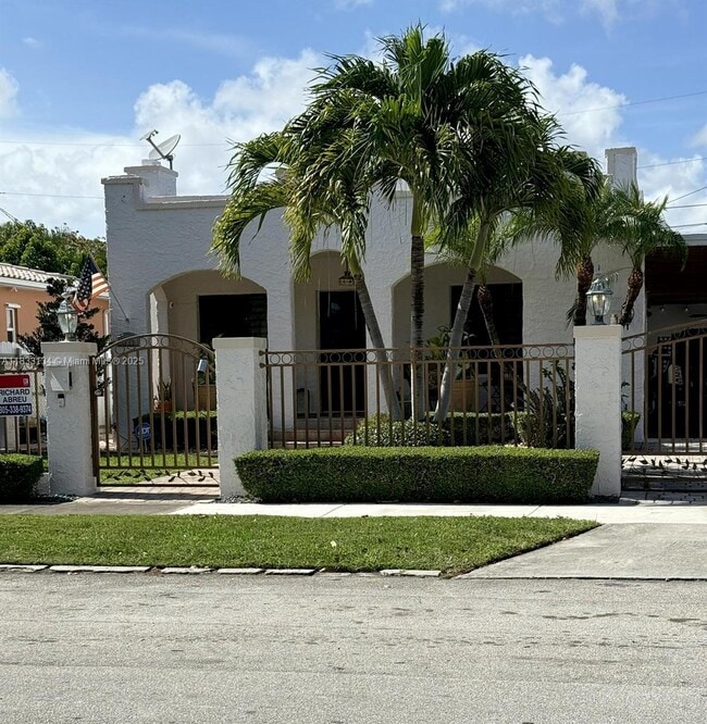 property at 2271 SW 25th St
