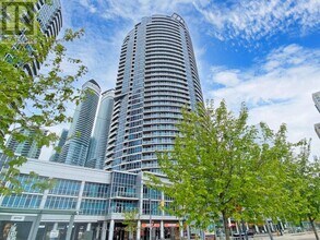 208-2208 Queens Quay W in Toronto, ON - Building Photo - Building Photo