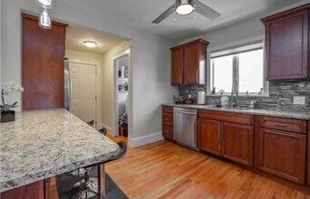 216 Willow St, Unit 2 in Boston, MA - Building Photo - Building Photo