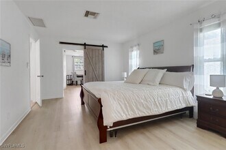 28215 Sunset Dr in Bonita Springs, FL - Foto de edificio - Building Photo