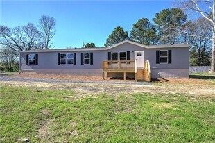 81 Popham Rd in Taylorsville, GA - Building Photo