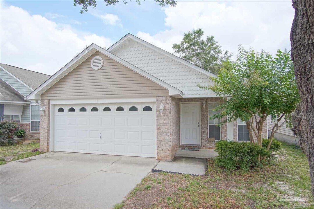 6253 Long St in Milton, FL - Building Photo