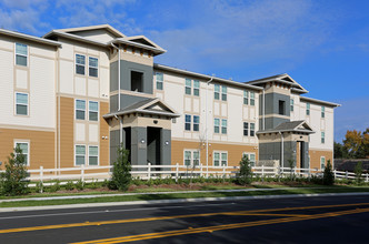 Valencia Grove Apartments in Eustis, FL - Foto de edificio - Primary Photo