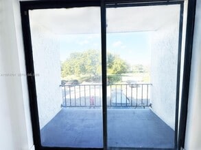 1746 NW 55th Ave in Fort Lauderdale, FL - Building Photo - Building Photo