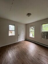 56 Atlantic St, Unit 1 in Jersey City, NJ - Foto de edificio - Building Photo