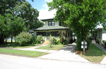 Crescent Lake Apartments in St. Petersburg, FL - Building Photo - Building Photo