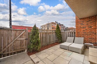 604 W Armitage Ave in Chicago, IL - Building Photo - Building Photo