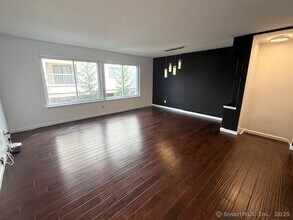 1611 Washington Blvd in Stamford, CT - Building Photo - Building Photo