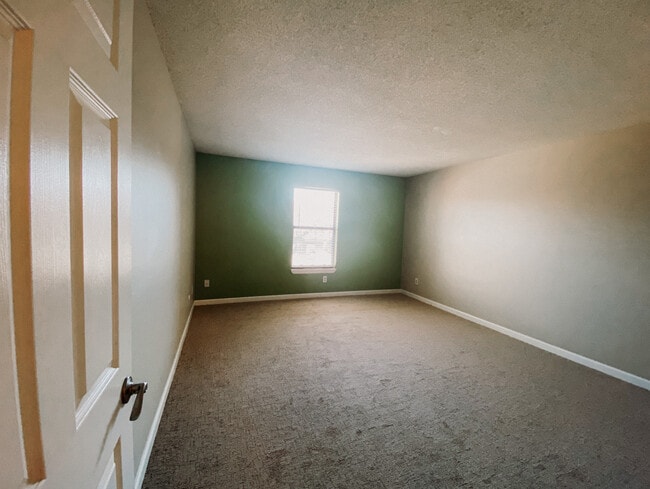430 Zang St, Unit Reduced price, Remodeled! in Lakewood, CO - Foto de edificio - Building Photo
