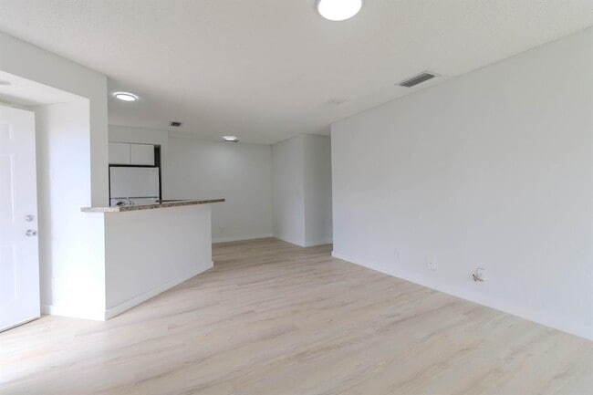 3350 Pinewalk Dr N, Unit 3350 Pinewalk Dr N in Margate, FL - Building Photo - Building Photo