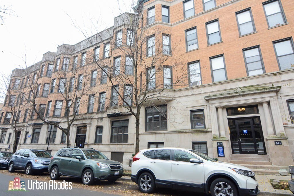 629 W Oakdale Ave, Unit A09C in Chicago, IL - Building Photo