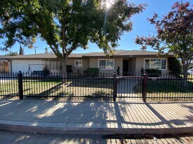 2813 Coventry Dr in Bakersfield, CA - Building Photo
