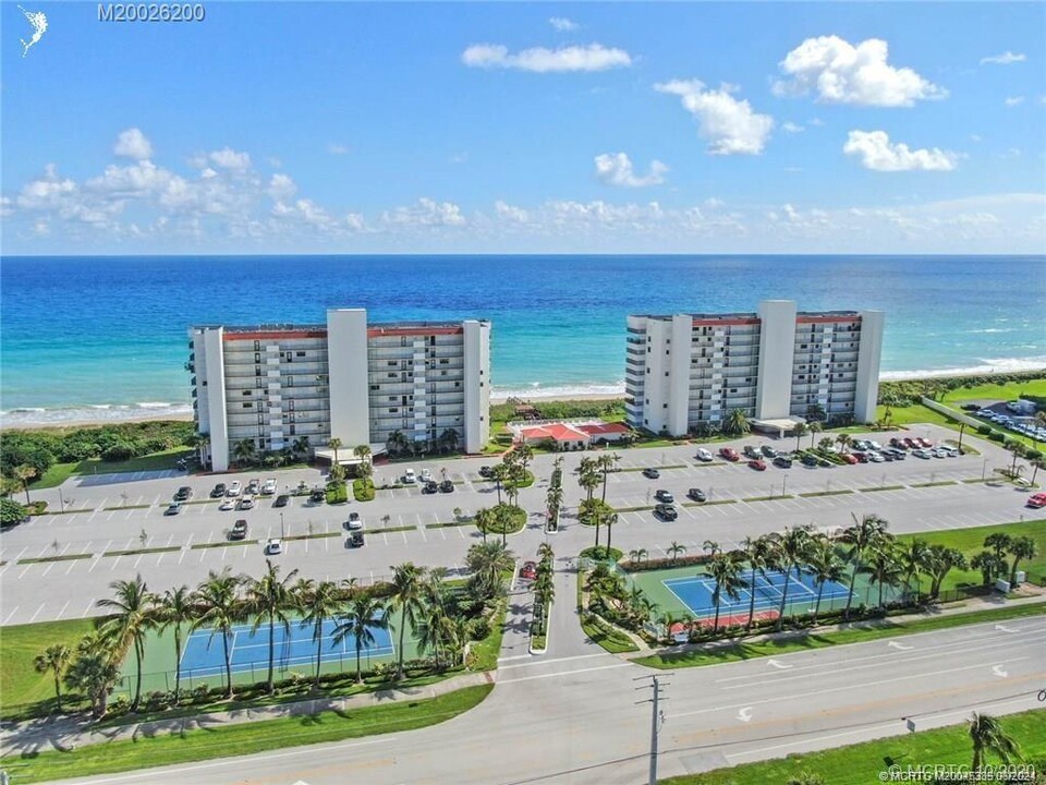 9400 S Ocean Dr in Jensen Beach, FL - Building Photo