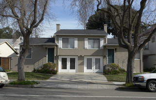 2813-2815 Encinal Ave Apartments