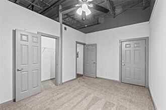 612 W Texas Ave in Baytown, TX - Building Photo - Building Photo