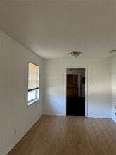 102 W Woodbury Dr in Garland, TX - Building Photo - Building Photo