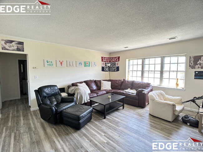 182 Lake Shore Rd, Unit 4