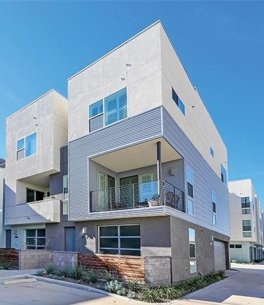 property at 1526 Sullivan Ave