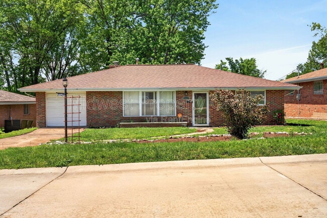 2047 Goodale Ave in Overland, MO - Building Photo - Building Photo