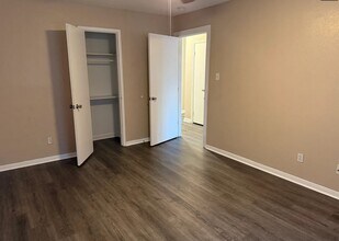 1525 Wayside Dr in Texas City, TX - Building Photo - Building Photo