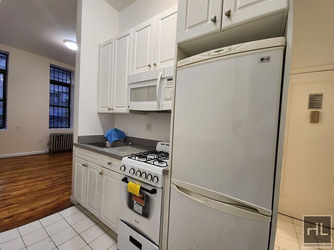 711-712 2nd Ave in New York, NY - Foto de edificio - Building Photo