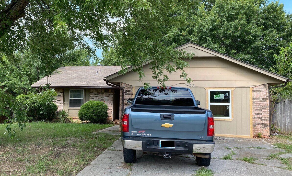 1825 Tim Dr in Oklahoma City, OK - Building Photo