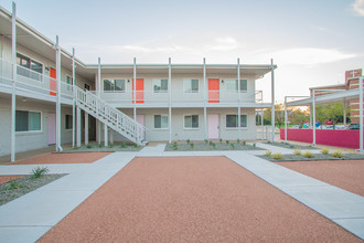 Flamingo Apartments in Oklahoma City, OK - Foto de edificio - Building Photo