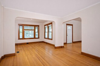 1689 Marshall Ave in St. Paul, MN - Building Photo - Building Photo