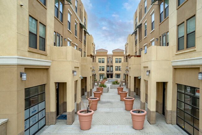 428 W Main St in Alhambra, CA - Building Photo - Building Photo