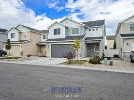 858 W Wellington Ave in North Salt Lake, UT - Building Photo