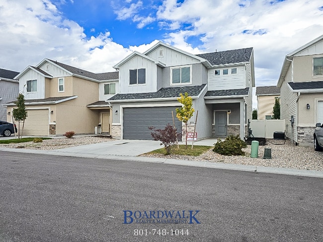 property at 858 W Wellington Ave
