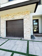 15860 NW 91st Ct in Miami Lakes, FL - Building Photo - Building Photo