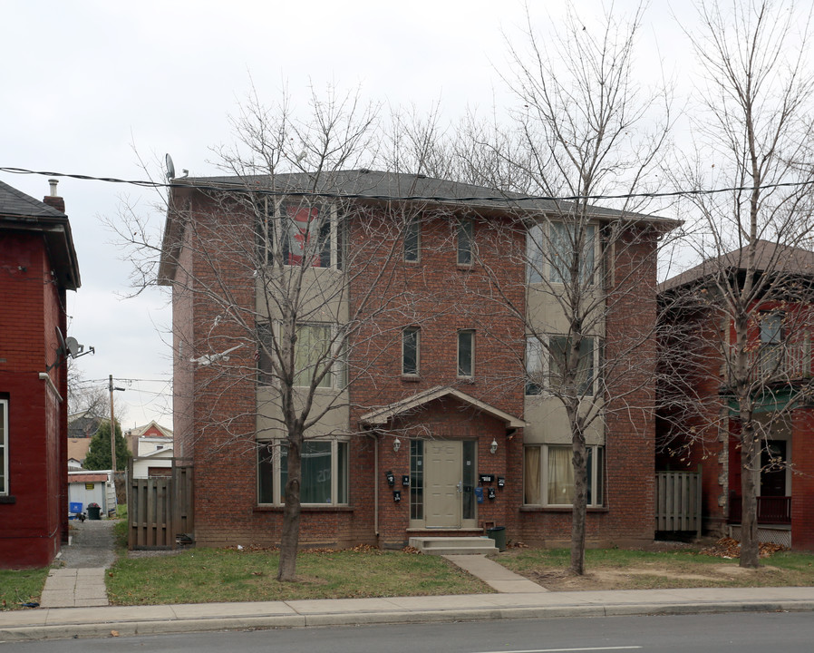 112 Wellington St N in Hamilton, ON - Building Photo